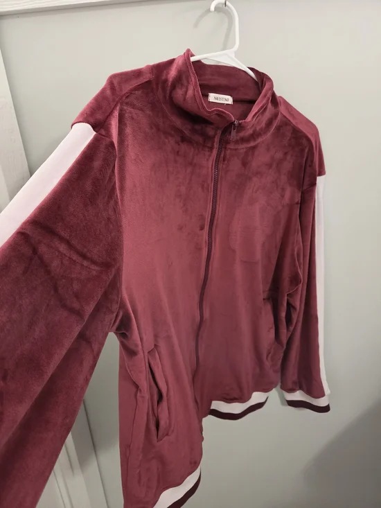 NWOT Velour Tracksuit Set in Burgundy with WHITE Trim - Picture 3 of 4